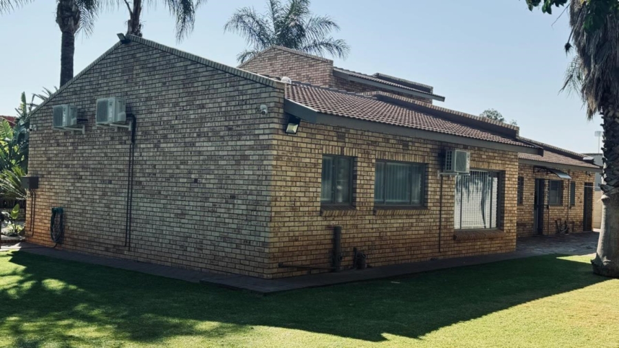 3 Bedroom Property for Sale in Rhodesdene Northern Cape